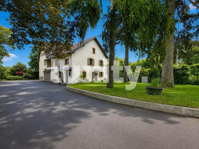 EIN CHARMANTES HAUS AM STADTRAND VON GENF