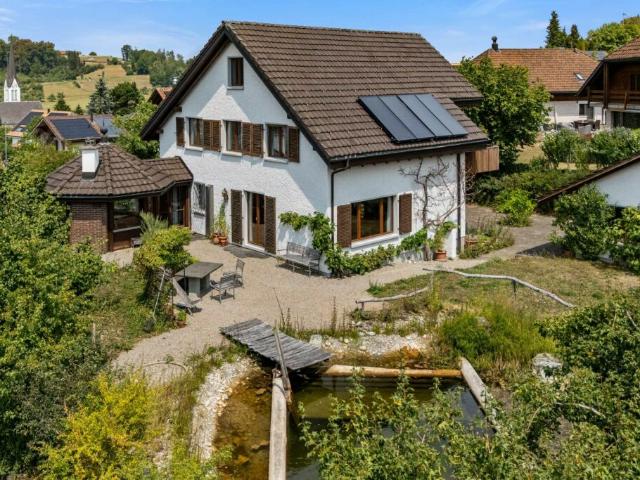 Ein besonderes Zuhause mit Gartenidylle, Privatsphäre und viel Raum