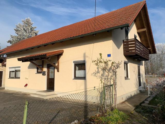 Ein bis Zweifamilien Haus in Oberpöring