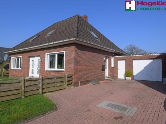 Ein gepflegtes Einfamilienhaus im Bungalowstil mit Garage