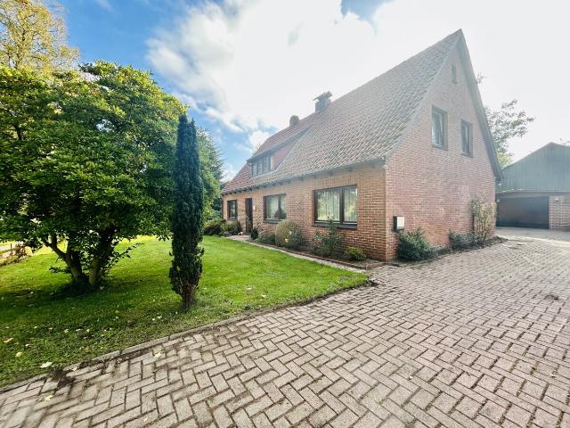 Einfamilienhaus mit Resthofcharakter zu verkaufen!