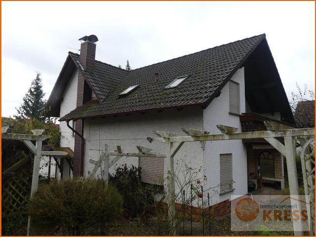 Ein Doppelhaus 2 Gesichter Übergroßes Grundstück mit Carport in BSS Eckardroth
