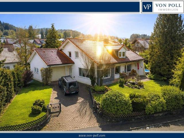 Ein Familienhaus, das Großzügigkeit und Atmosphäre verbindet