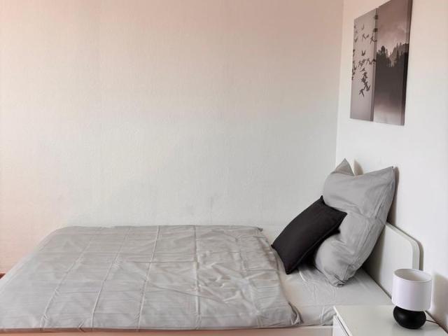 Ein freies Zimmer in moderner 4er WG – saniert, möbliert & bezugsfertig ab dem 01.06
