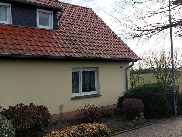 Ein kleines, süßes, ländlich gelegenes Einfamilienhaus mit schönem Grundstück