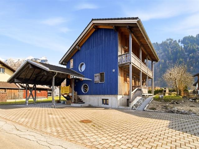 EIN HAUCH SKANDINAVIEN IM KANTON SCHWYZ 8.5 ZIMMERHAUS