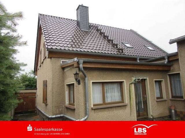 Ein Haus und zwei Grundstücke