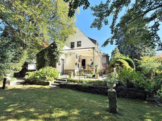 Ein Haus mit Seele Historischer Charme trifft Naturparadies mit eigenem Waldrundlauf!