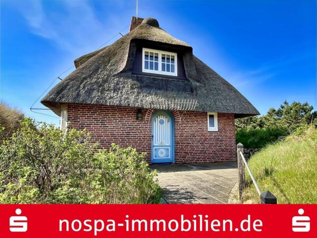 Ein seltenes Angebot mit kleinem Wattblick. Einzelhaus unter Reet und Garage am Lister Ortsrand