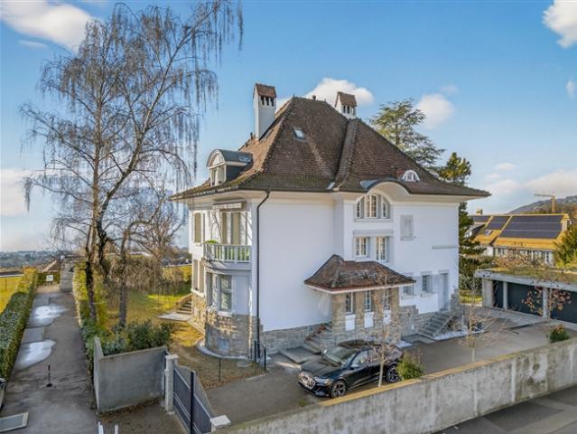Ein seltenes Juwel Herrenhaus mit Panoramablick auf den See