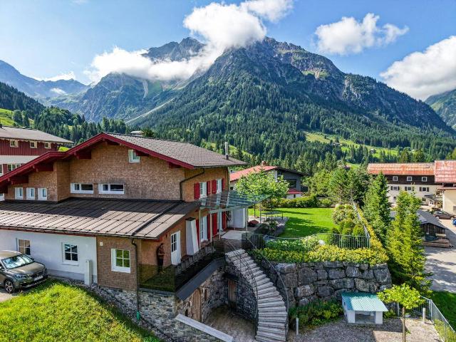 Ein Stück heile Welt. Alpenchalet in eindrucksvoller Lage