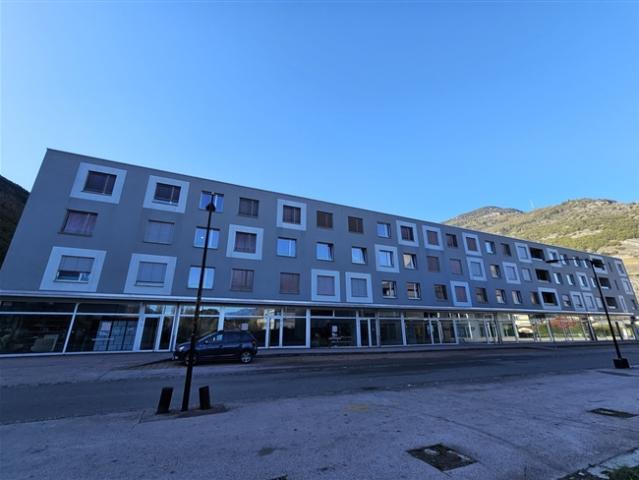 EIN PARKPLATZ INNEN ZUR MIETE IN MARTIGNY