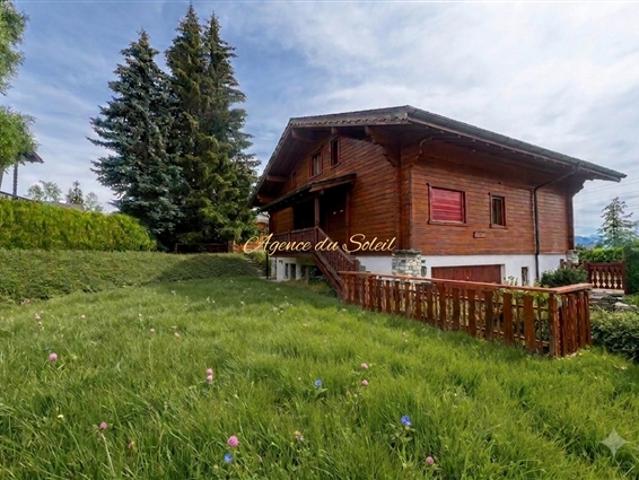 Ein prächtiges 8,5 Zimmer Chalet am Rand des Ballesteros Golfplatzes in Crans