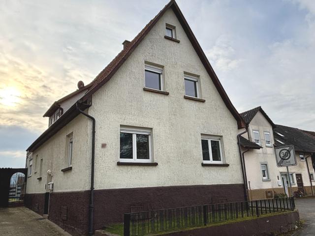 Ein ruhiges Zuhause mit Garten und Pool