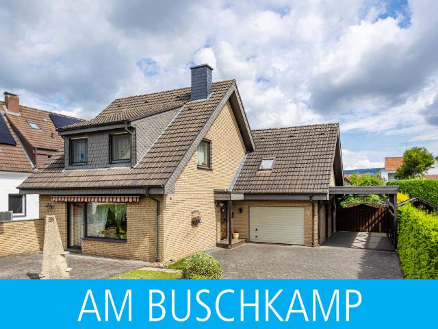 Ein tolles Angebot! Freistehendes Einfamilienhaus mit Garage und übergroßem Carport