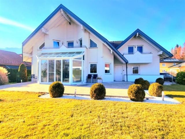 Ein Traum am Mondsee ! Modernes gepflegtes Haus mit riesigem Garten und moderner Ausstattung