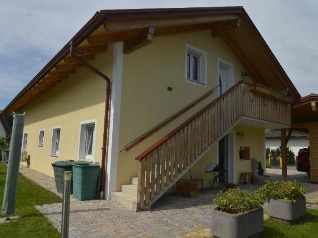 Neuwertiges Haus mit 2 Wohneinheiten