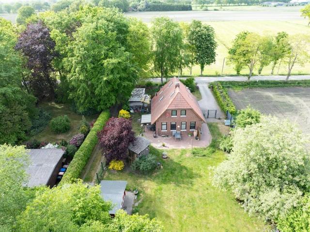 Ein Traum im Grünen! LANDhaus mit 3.552 m² Grundstück, teilsaniert 1998 ! Entschleunigung PUR !