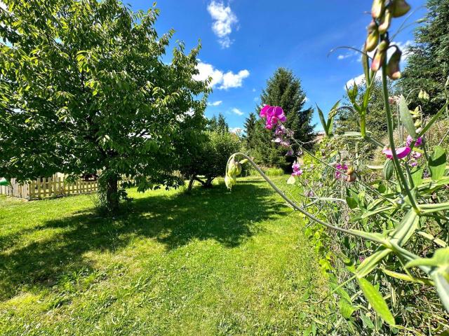 Ein Traum vom Leben auf dem Lande Romatisches Anwesen mit prächtigem Bauerngarten, Sauna und Pool