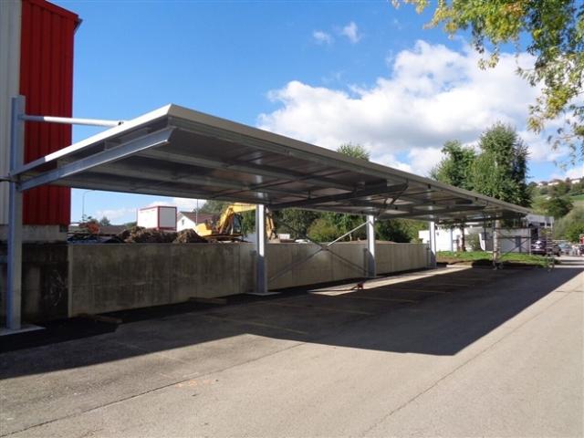 Ein überdachter Parkplatz steht in Courtételle zur Verfügung