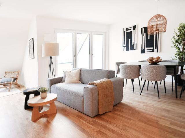 Ein Zuhause zum Verlieben – Stilvolle 4,5 Zimmer Dach Maisonette mit Sonnenloggia zum Erstbezug