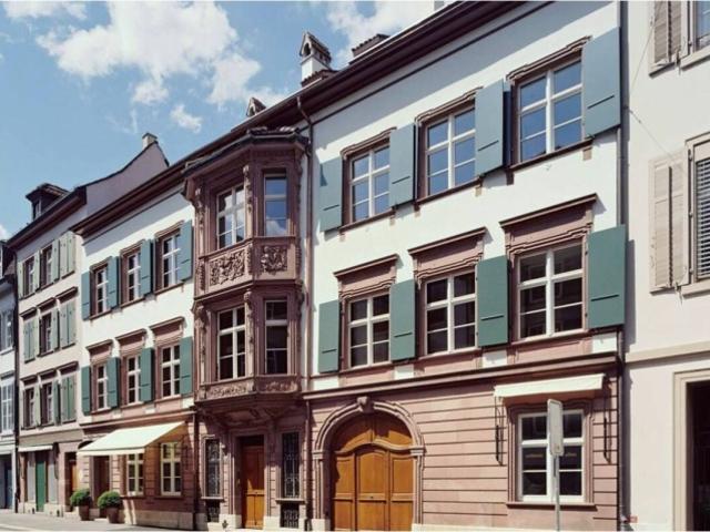 Ein Zuhause am Rhein stilvolle 4 Zimmer Maisonettewohnung in Basel