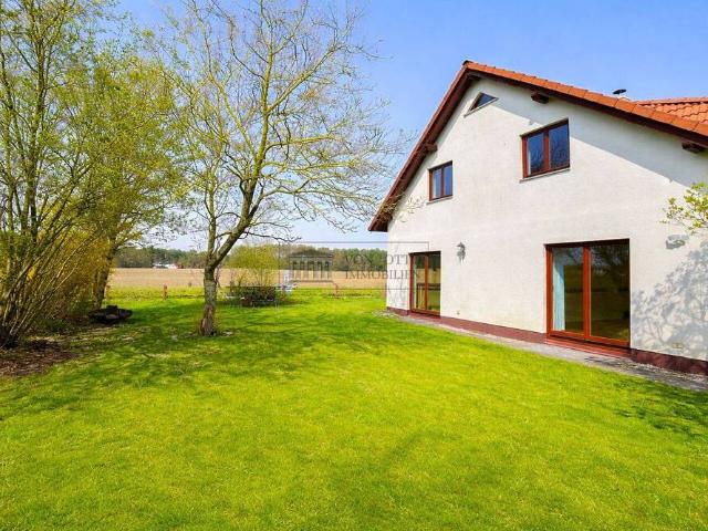 Ein Zuhause, das Maßstäbe setzt Großzügigkeit, Licht und Natur perfekt vereint