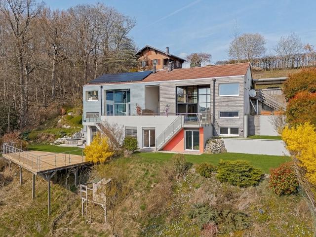 Ein Zuhause für die Familie, mit dem See als Kulisse