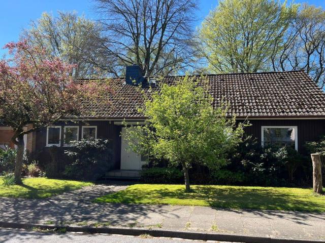 Ein Zuhause für Flugzeugliebhaber 5 Zimmer Einfamilienhaus auf großem Grundstück