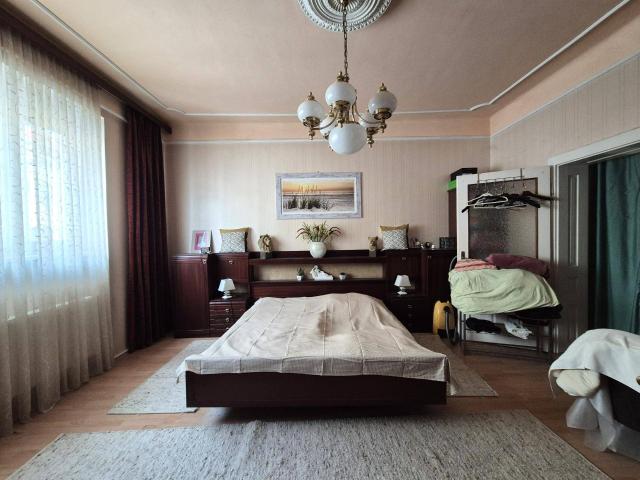 EIN ZUHAUSE MIT FREIRAUM WOHNHAUS MIT GROSSEM GRUNDSTÜCK