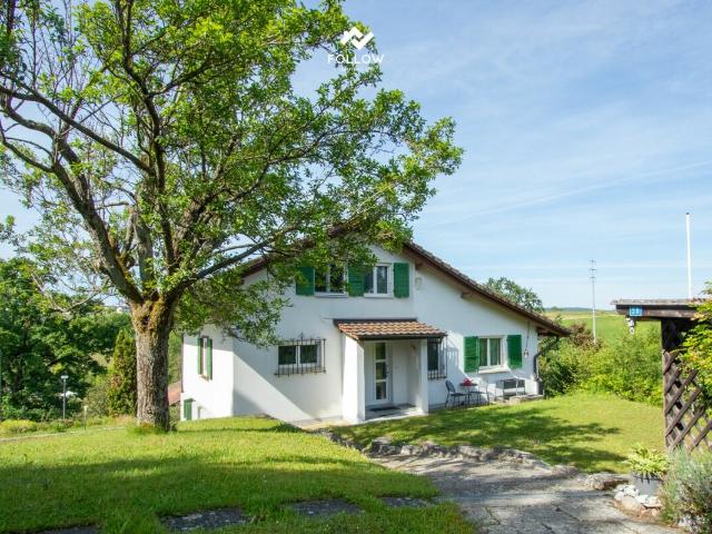 Ein Zuhause mit Weitsicht und Gartenidylle in Düdingen