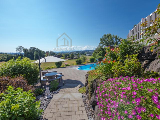 Ein Zuhause mit viel Freiraum, Privatsphäre und traumhafter Aussicht