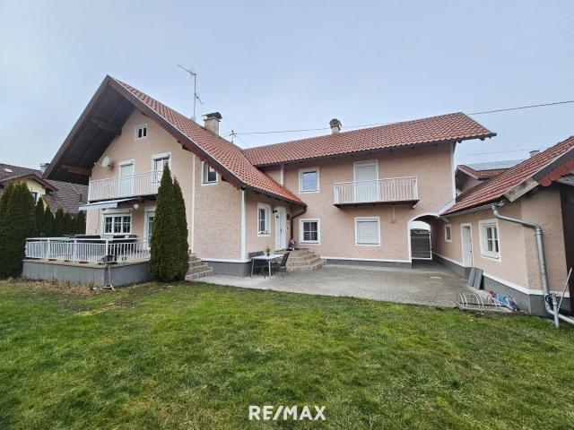 Ein Zweifamilienhaus