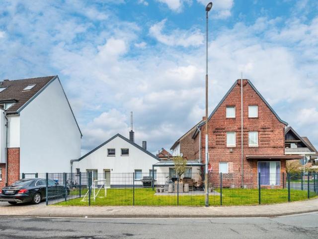 Ein Zweifamilienhaus mit Gewerbe