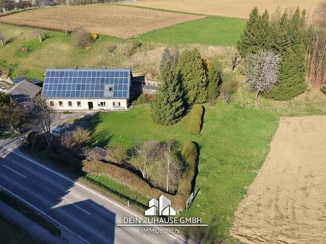 Ein /Zweifamilienhaus mit großem Grundstück in zentraler Lage in Vorchdorf