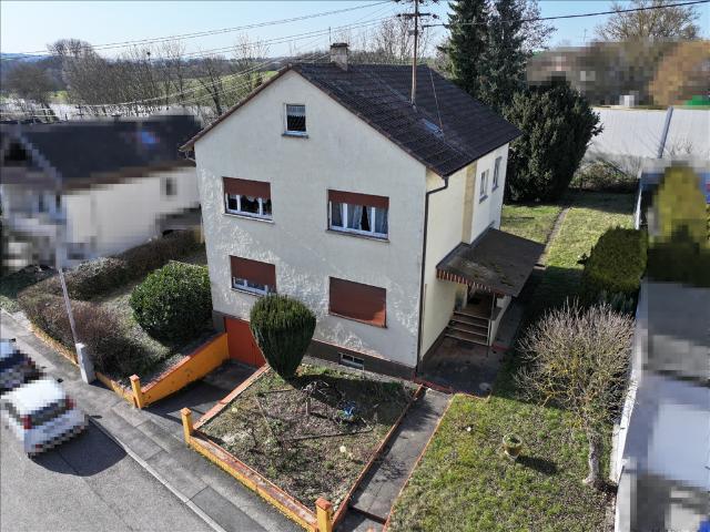 Ein /Zweifamilienwohnhaus auf ca. 682 Qm großem Grundstück in 74211 Leingarten zu verkaufen