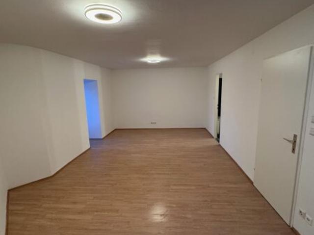 Eine Charmante ruhige ein Zimmer Wohnung sucht einen Anleger