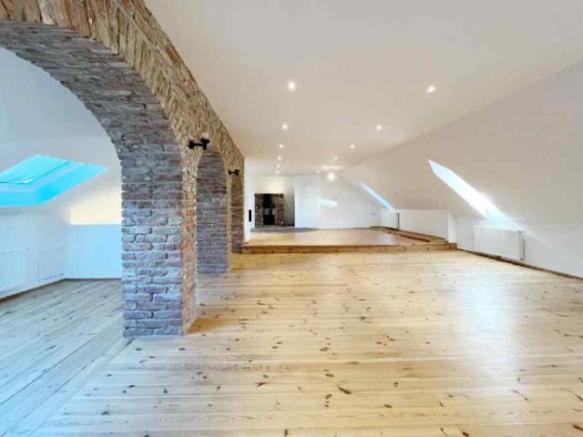 Eine Rarität in Mödling: Einzigartige ca. 290m² Dachgeschosswohnung mit Charme