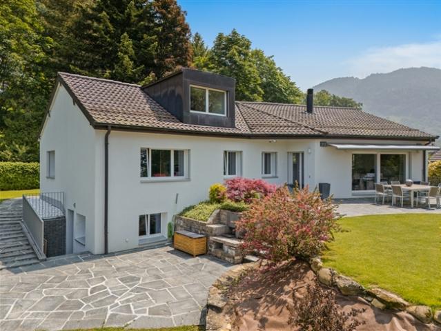 Eine stilvoll renovierte Oase, ein üppiger Garten und ein Studio
