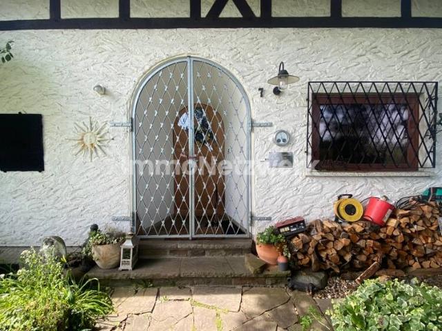 Einfamilien / Zweifamilienhaus auf großem Grundstück mit viel Potenzial in Hennef Bröl zu verkaufen