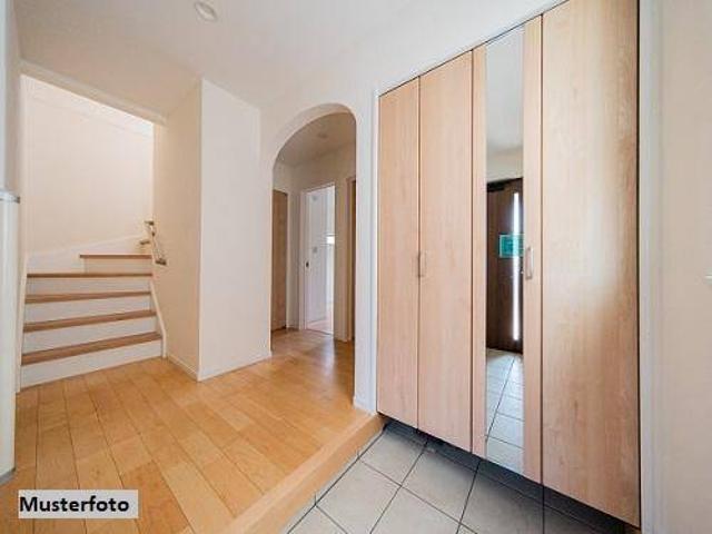 Einfamilien Doppelhaushälfte mit Garage