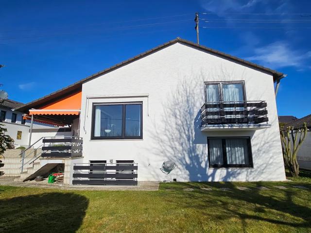 Einfamilien Split Level Haus in Stieldorf mit Einbauküche