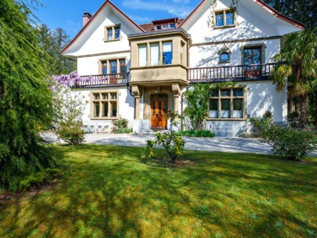 Einfamilienhaus 10.5 Zimmer
