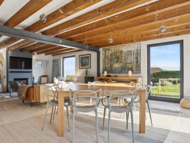Einfamilienhaus 10.5 Zimmer