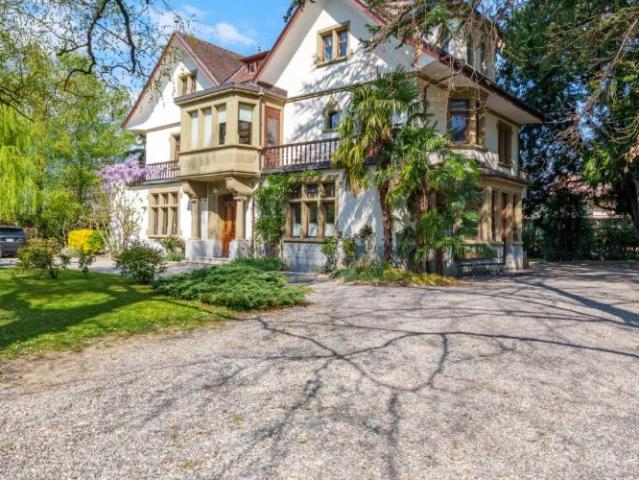 Einfamilienhaus 10.5 Zimmer