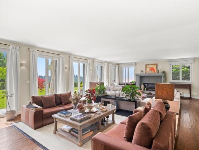 Einfamilienhaus 8.5 Zimmer