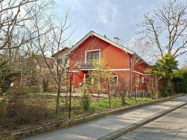 Einfamilienhaus auf Doppel Baurechtsgrundstücke der Stadt Wien Baurecht = Miete