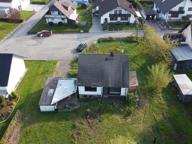 Einfamilienhaus auf großem Grundstück in idyllischer Wohnlage