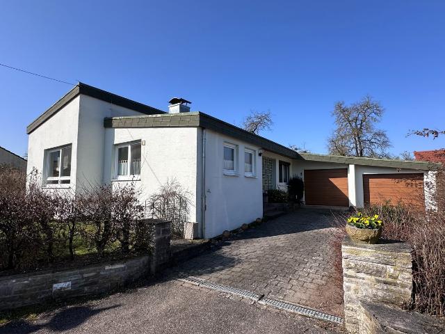 EINFAMILIENHAUS / BUNGALOW MIT ZWEI GARAGEN UND GARTEN IN ELTERSHOFEN