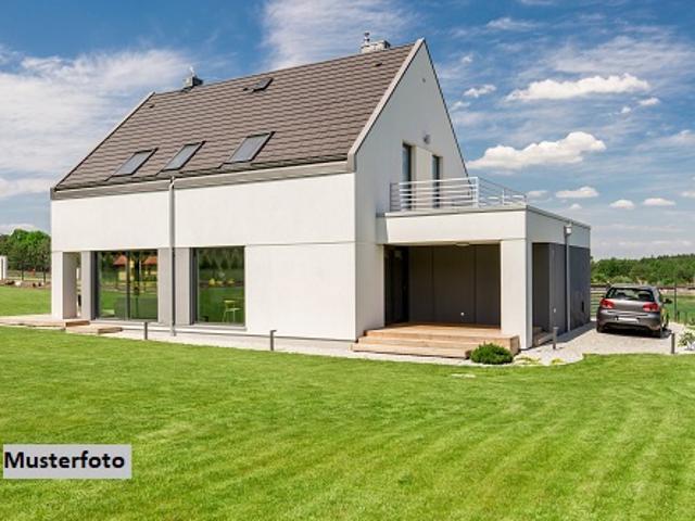 Einfamilienhaus, Garten, Garage und Stall + provisionsfrei